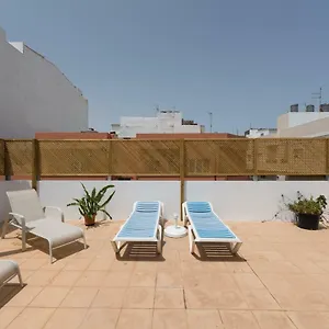 Private Solarium - 2br House Near The Airport Сasa de vacaciones